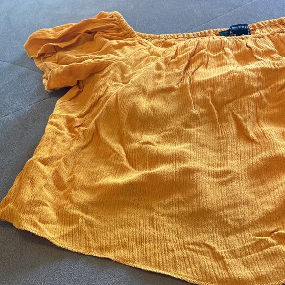 Forever 21 off the shoulder crop top - Picture 2 of 4